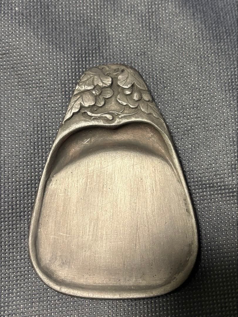 中国古美術品　葡萄栗鼠彫硯