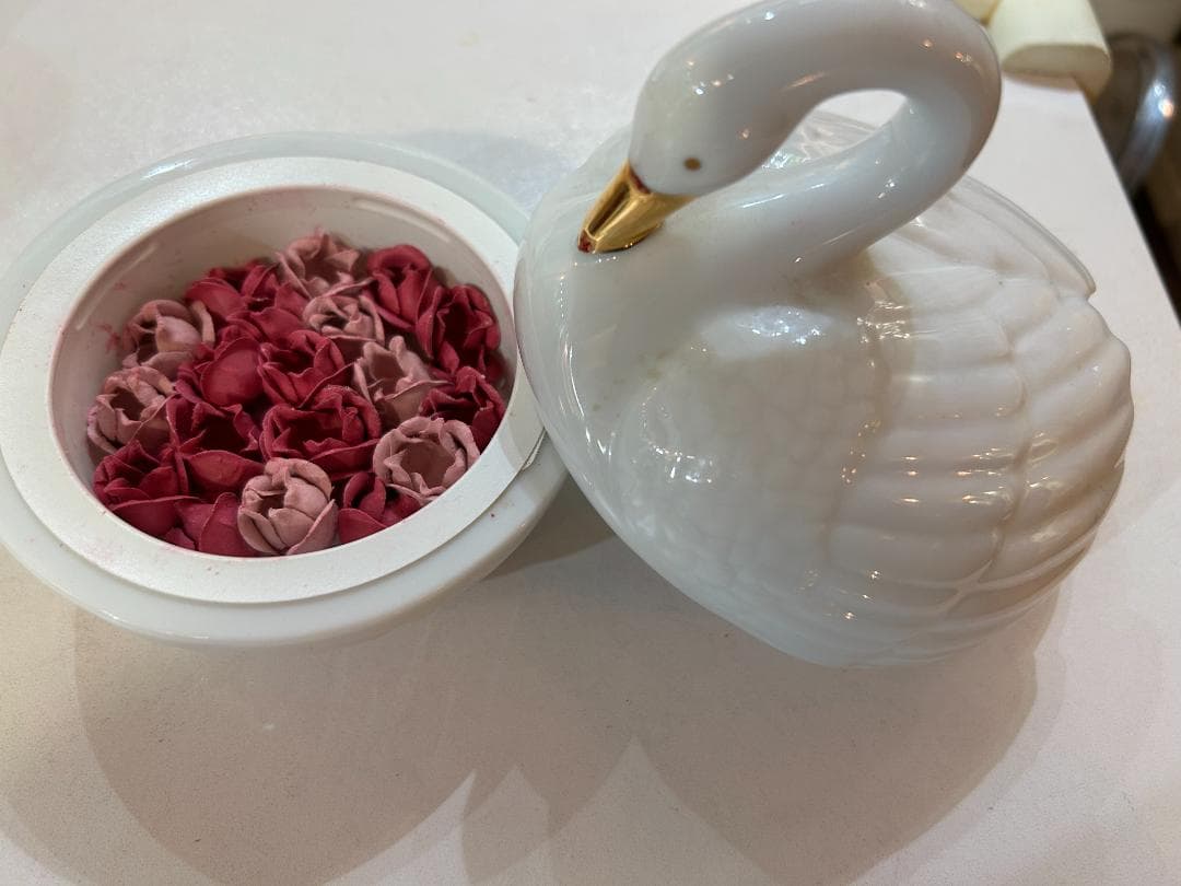 ラディレ 白鳥ポットチーク リミテッド エディション ローズ ラデュレ