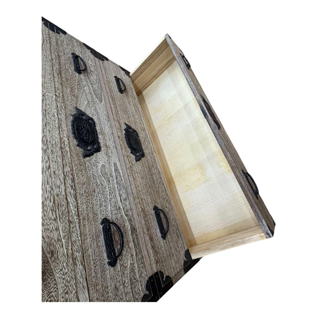 中古　国産　職人手造り　凝った金具が目を引く総桐箪笥