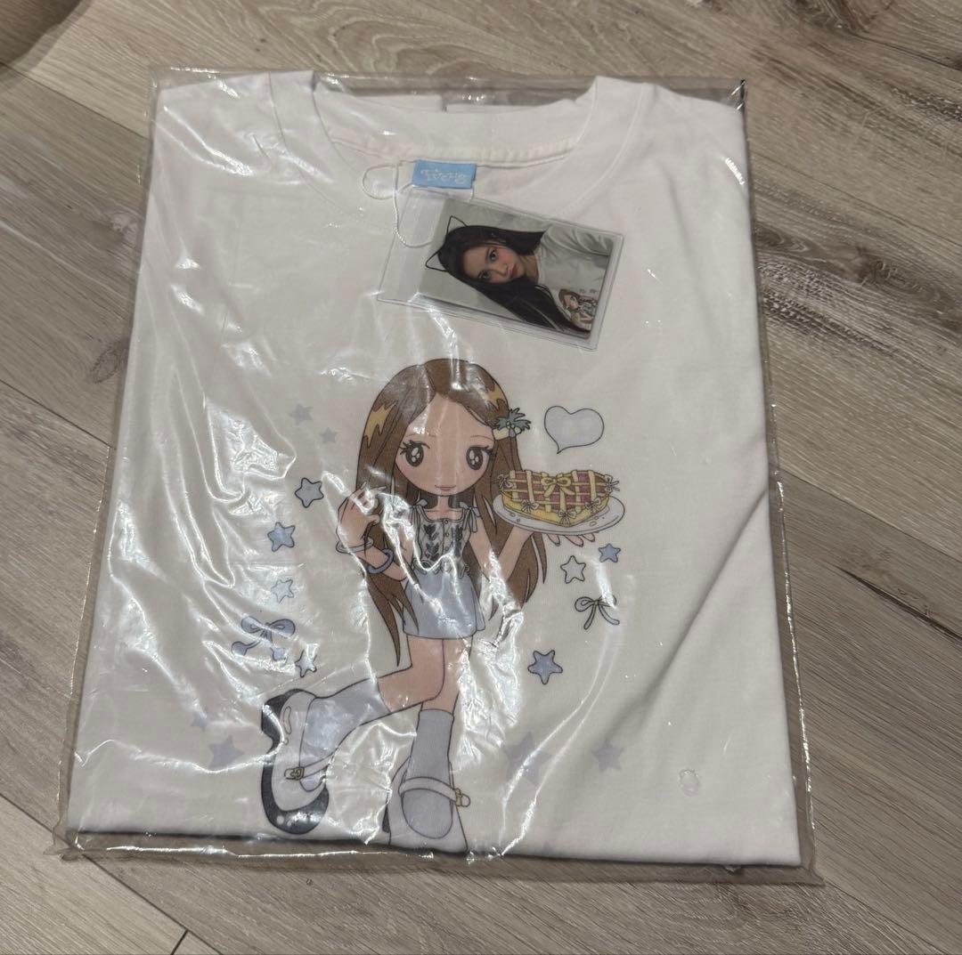 hearts2hearts FOCUS MD Tシャツ　新品未開封　カルメン