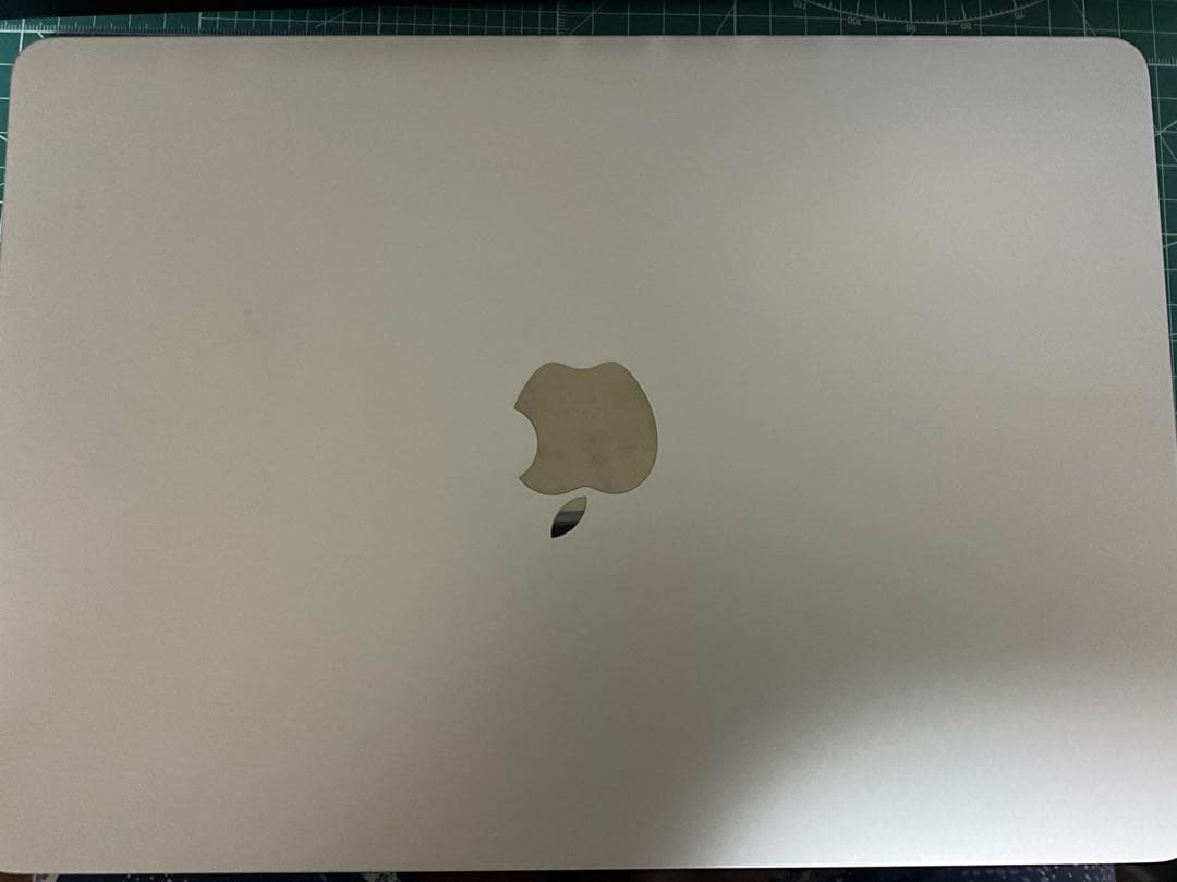 MacBook Air M2 (2022) シルバー