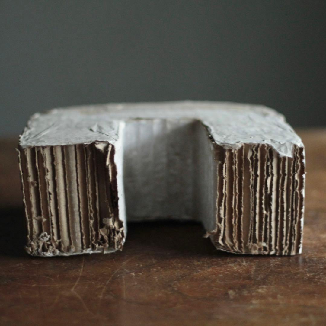 ダンボールと紙でできた 「太陽の門」 オブジェ