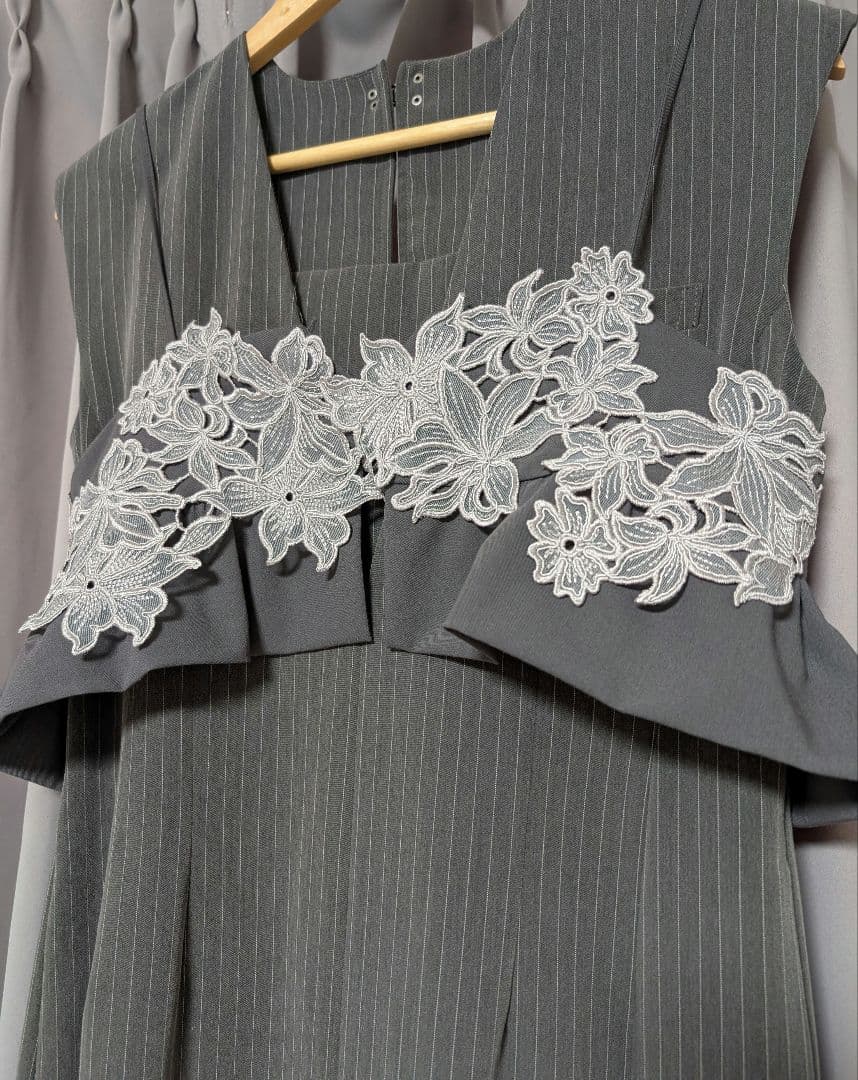 ピンストライプスリーブレスビスチェドレス 2点セット niana