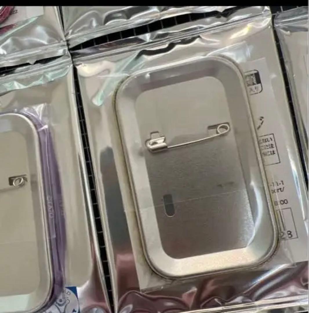 【新品】おそ松さん 壁ドン　まるかくカンバッジ