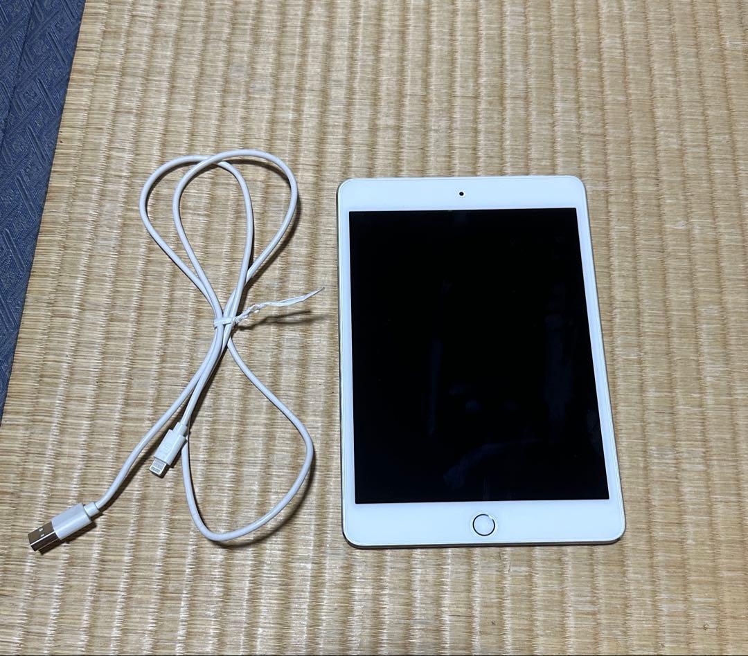 Apple iPad mini4 本体シルバー 充電ケーブル付き