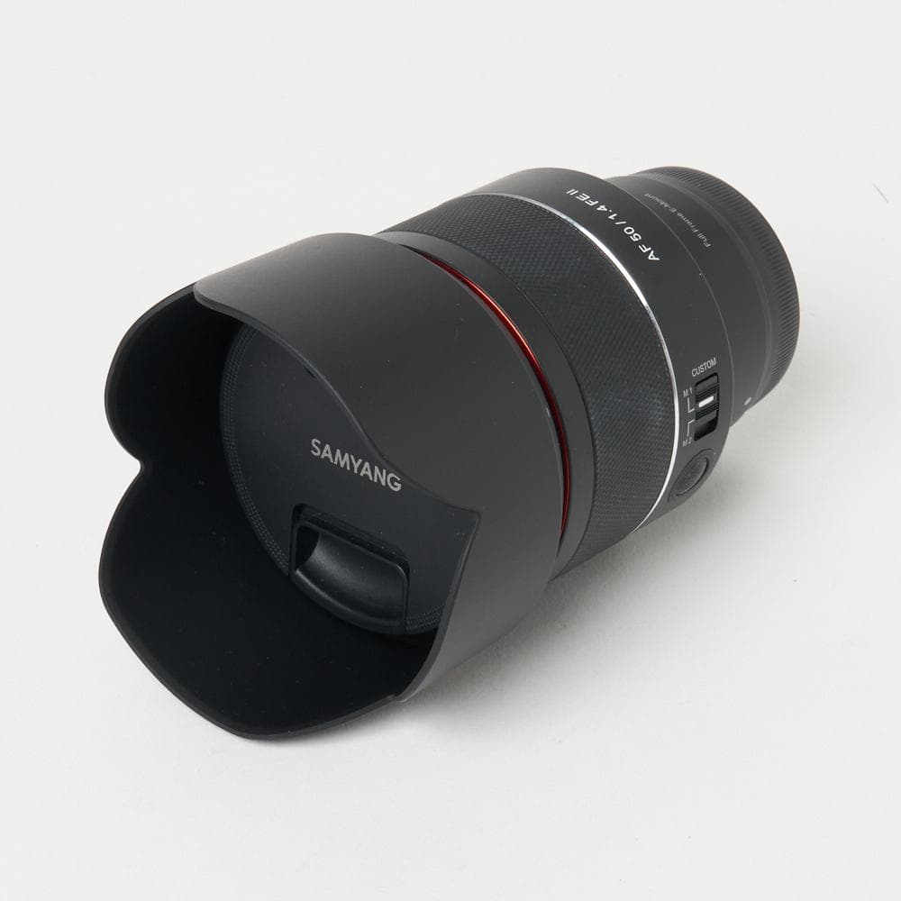SAMYANG AF 50mm F1.4 FE II + レンズステーション