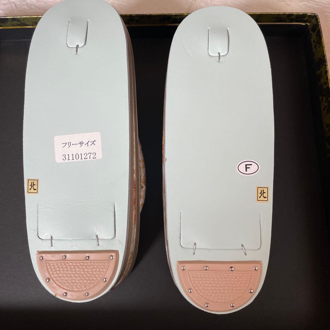 ぴよこ豆です。 バックと草履のセット　未使用品です。