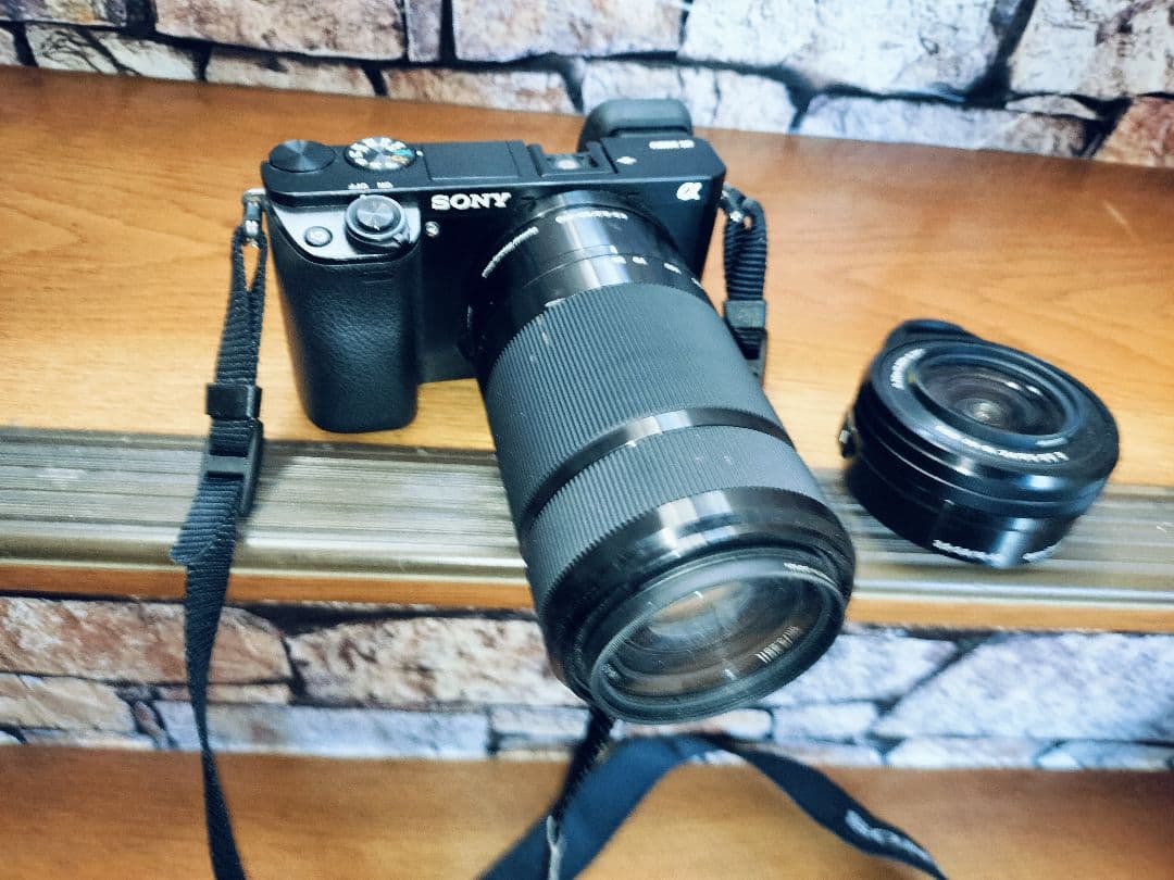 や*ま様 SONY　一眼レフカメラα6000　ダフルズームレンズセット　カメラ収
