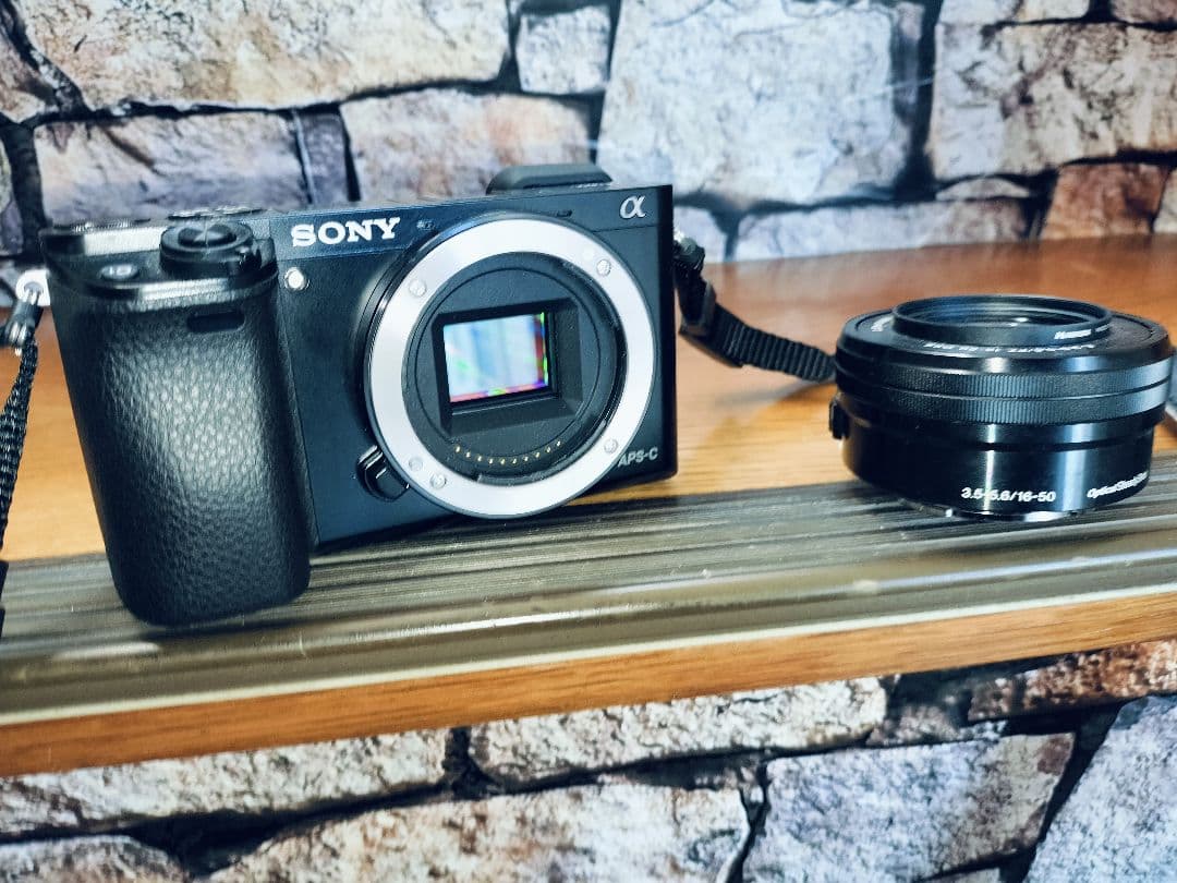 や*ま様 SONY　一眼レフカメラα6000　ダフルズームレンズセット　カメラ収