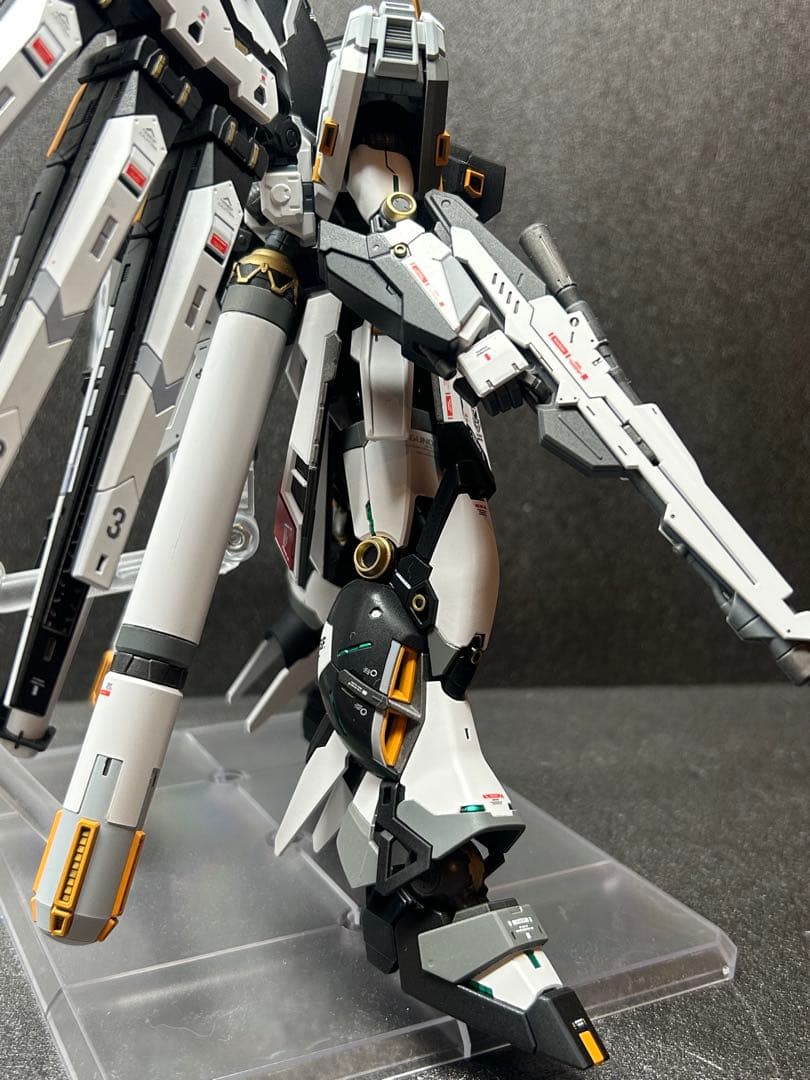 rg hi-νガンダム　完成品　νガンダムカラー
