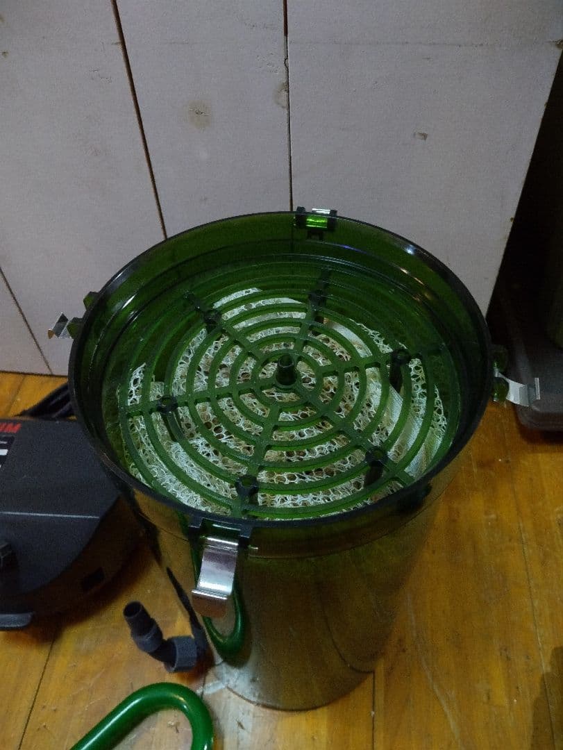 【今週限定値下げ】60センチオーバーフローガラス水槽 とエーハイム2213