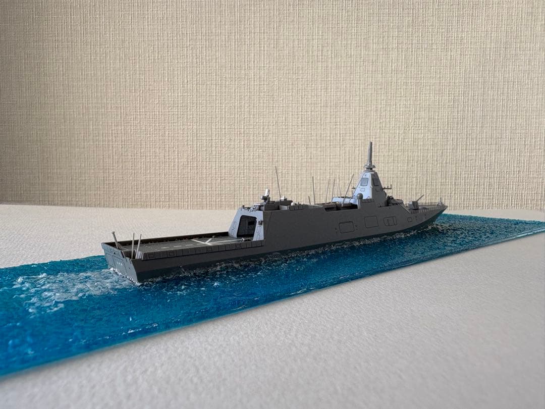 1/700 もがみ型護衛艦一番艦もがみ　全塗装　洋上ジオラマ