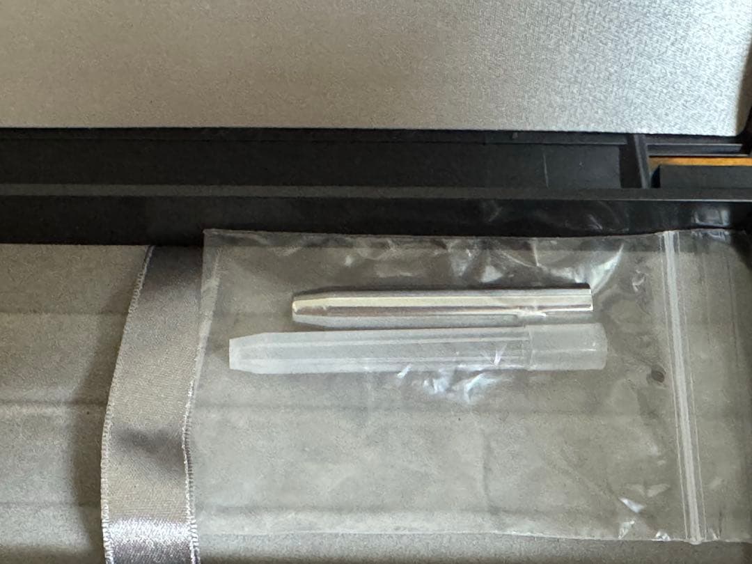 PILOT 万年筆 キャップレス　白絣　ニブ【F】　　7/11〜14発送お休み