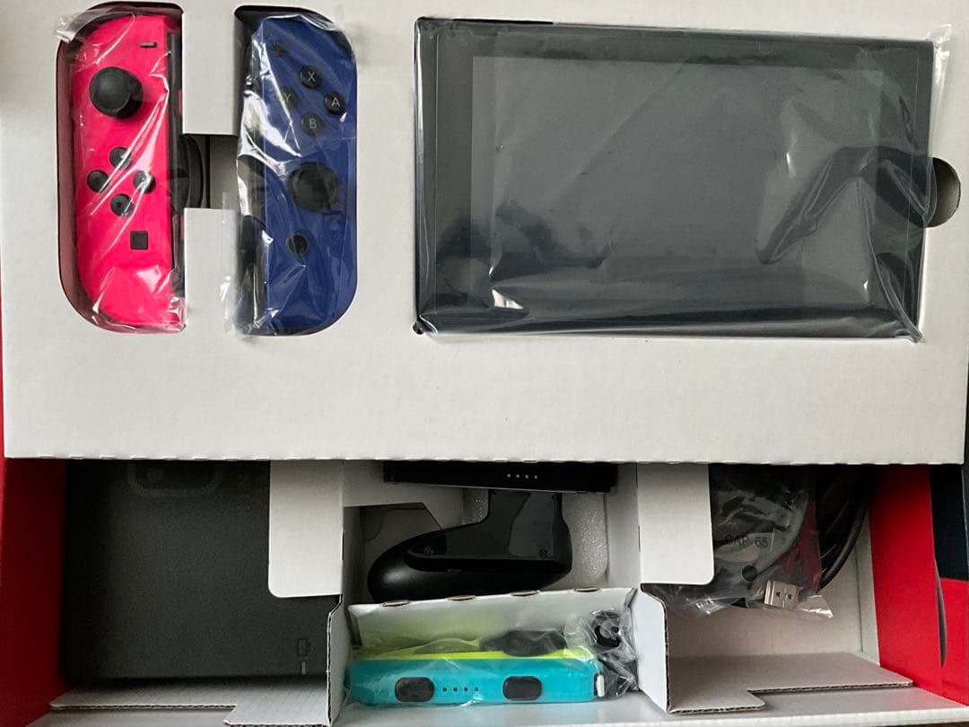 Nintendo Switch 本体 付属品とケース付き ピンクと青のジョイコン