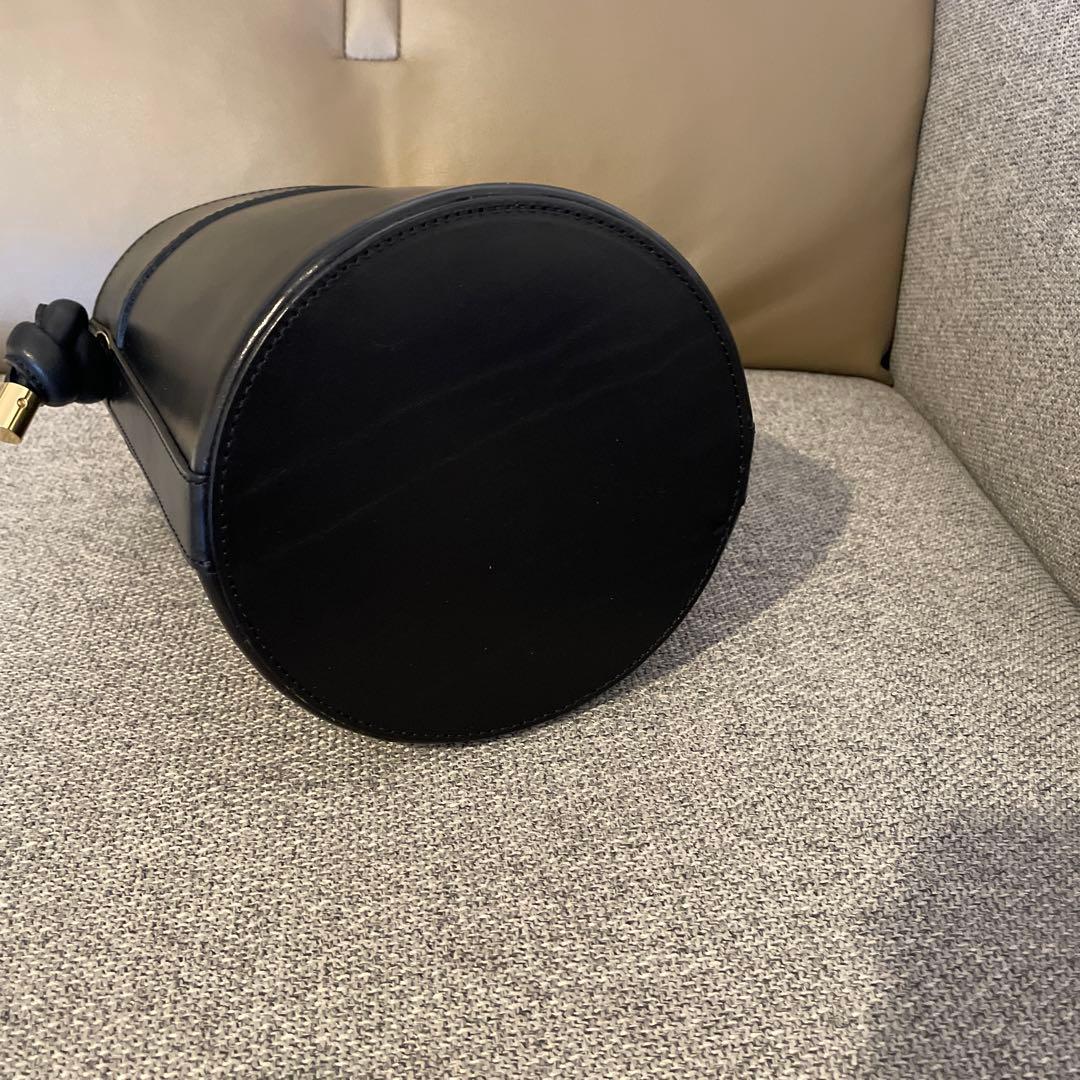 VIOLAd'ORO イタリアンスムースレ ザーノットハンドル バケツ型バッグ