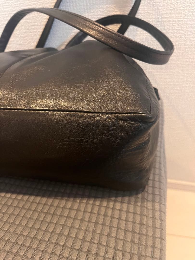 美品　 北欧、暮らしの道具店 一田憲子さんとつくったラウンドレザーバッグ 本革