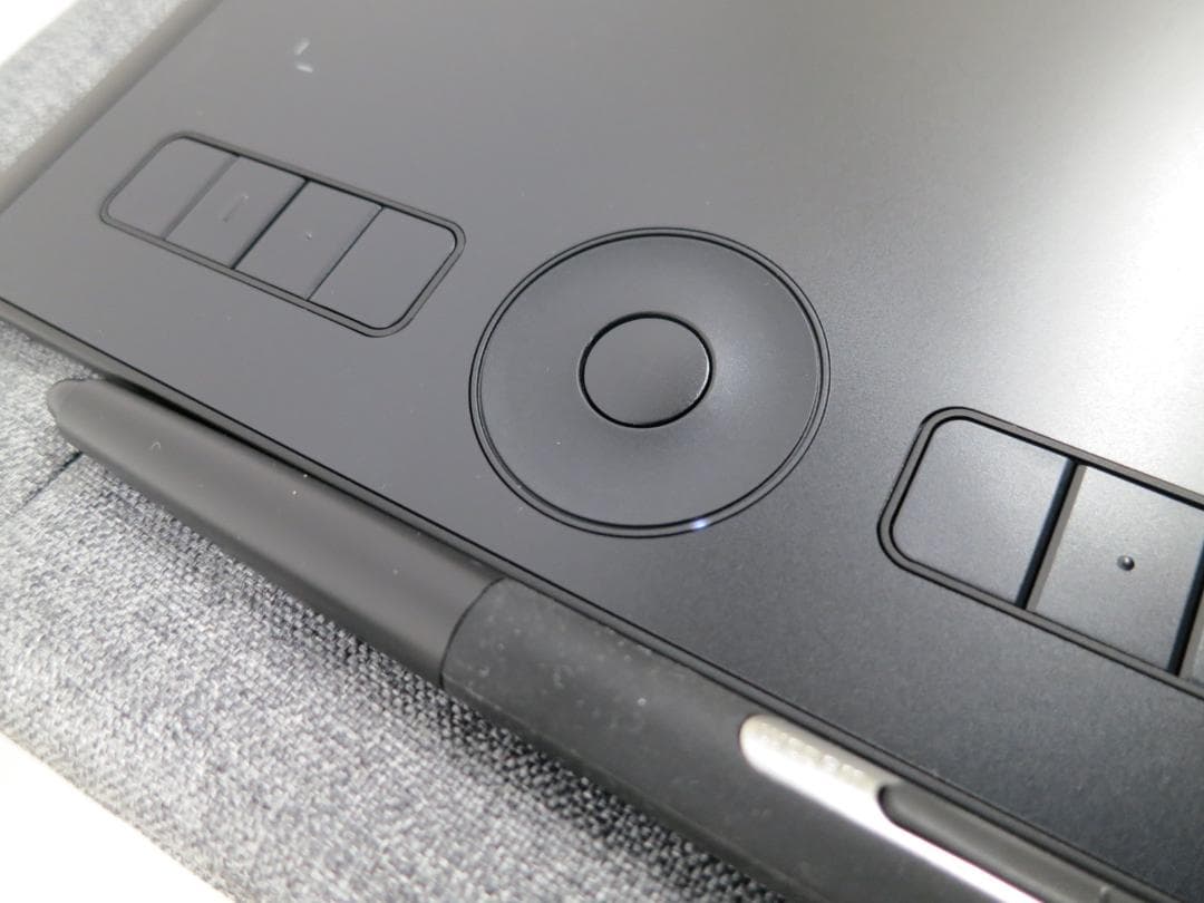 美品 Wacom Intuos Pro PTH-660 ペンタブレット