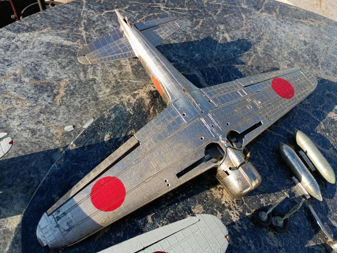 １６０４）ずっしり重いダイカスト製　ゼロ戦？　２機まとめて　難あり