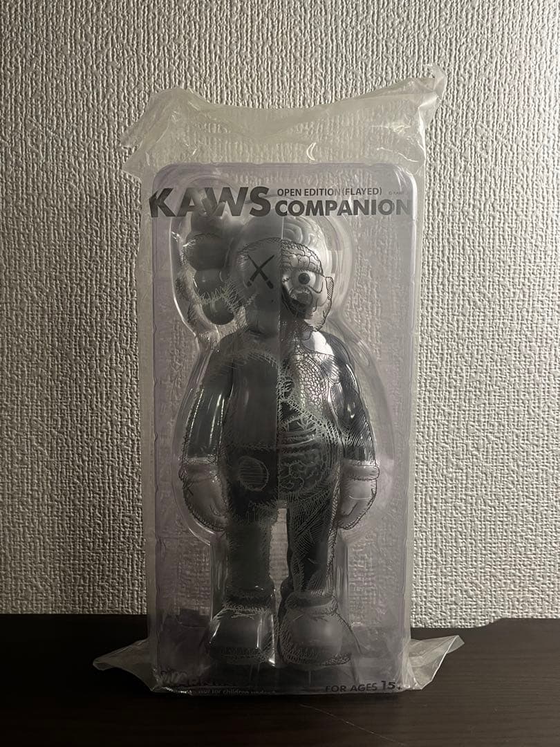 KAWS カウズ　フィギュア