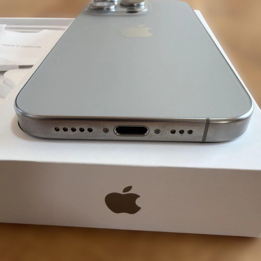 【美品・箱付き】iPhone 15 Pro 256GB SIMフリーモデル