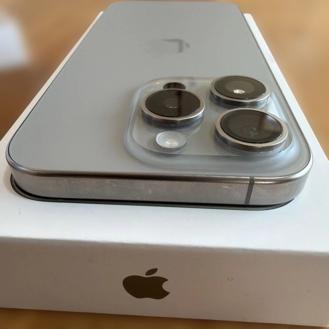 【美品・箱付き】iPhone 15 Pro 256GB SIMフリーモデル