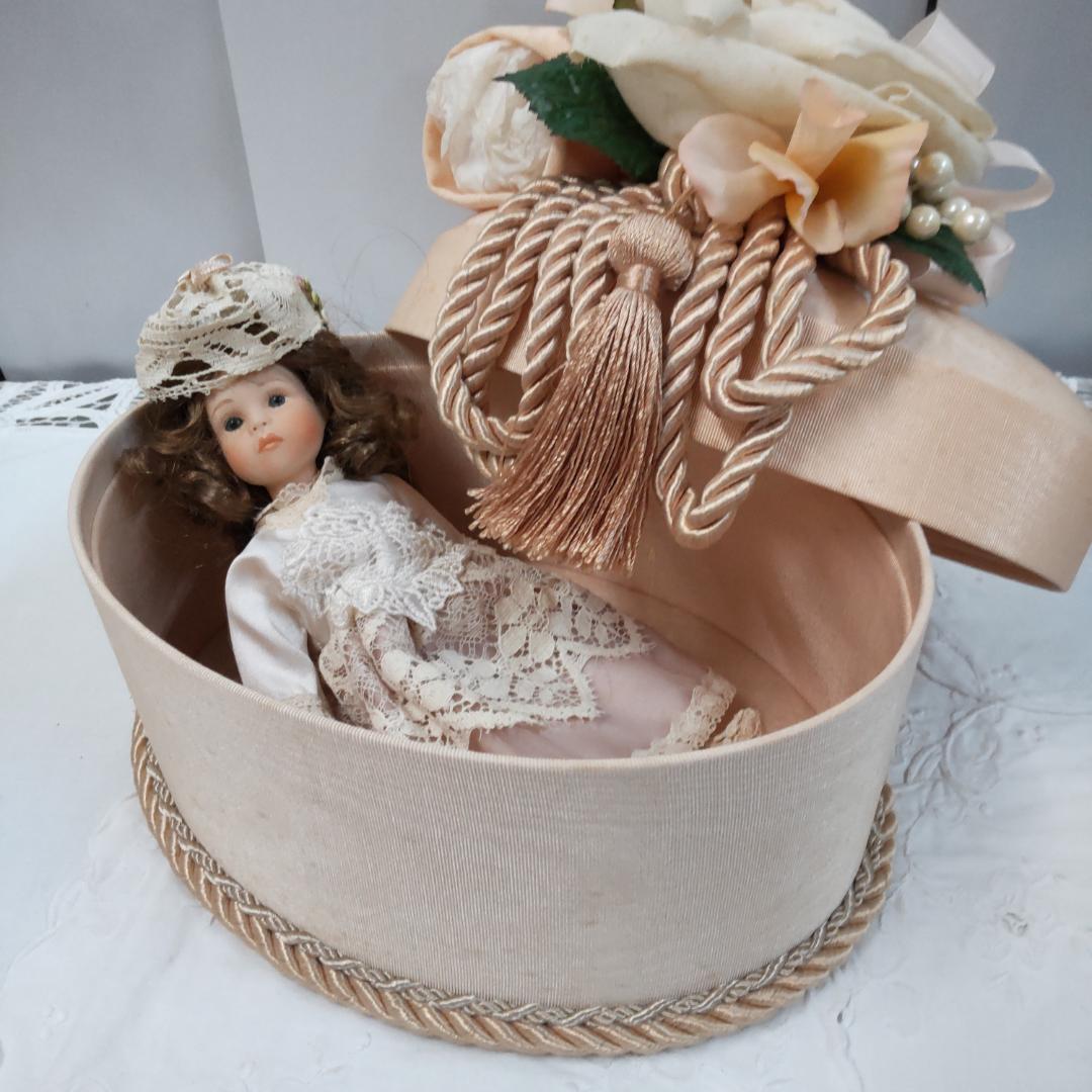 カルトナージュ　人形　ドール　イタリア　アンティーク風　ヴィクトリアン