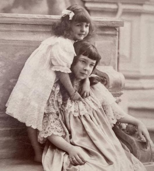 フランスアンティーク　肖像写真　《姉妹》額装　アルビューメンプリント（鶏卵紙）