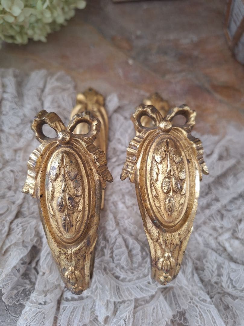 フランスアンティーク真鍮　リボン装飾カーテンフック