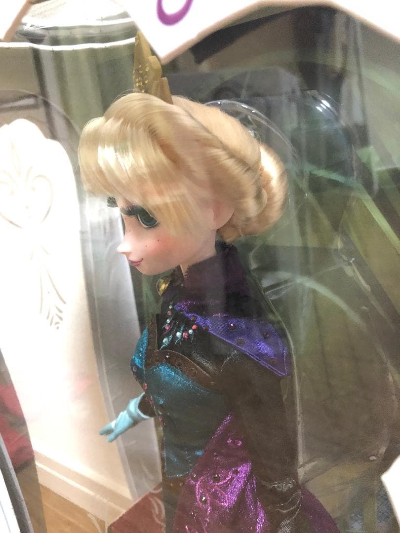 ディズニーアナと雪の女王 Elsa Coronation Doll