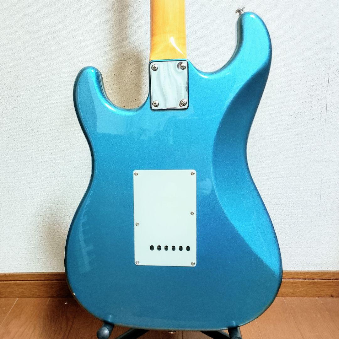 Mavis　ストラトキャスタータイプ　エレキギター　弦は新品に交換済み！