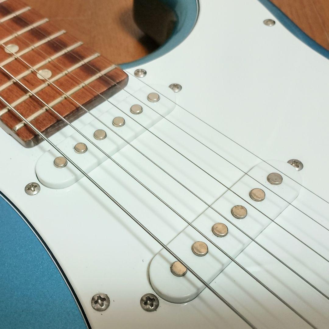 Mavis　ストラトキャスタータイプ　エレキギター　弦は新品に交換済み！