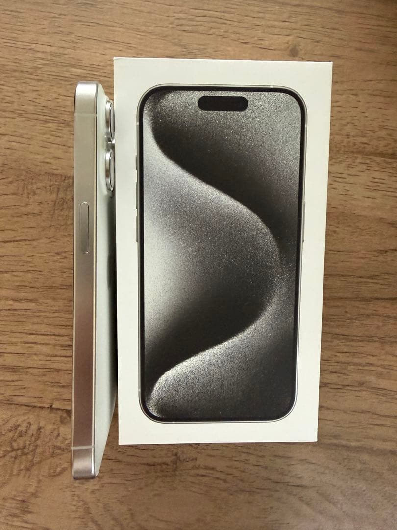 Apple iPhone 15 Pro 128GB　美品　ホワイトチタニウム