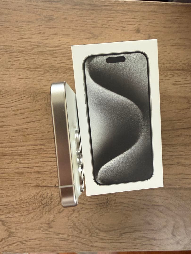 Apple iPhone 15 Pro 128GB　美品　ホワイトチタニウム