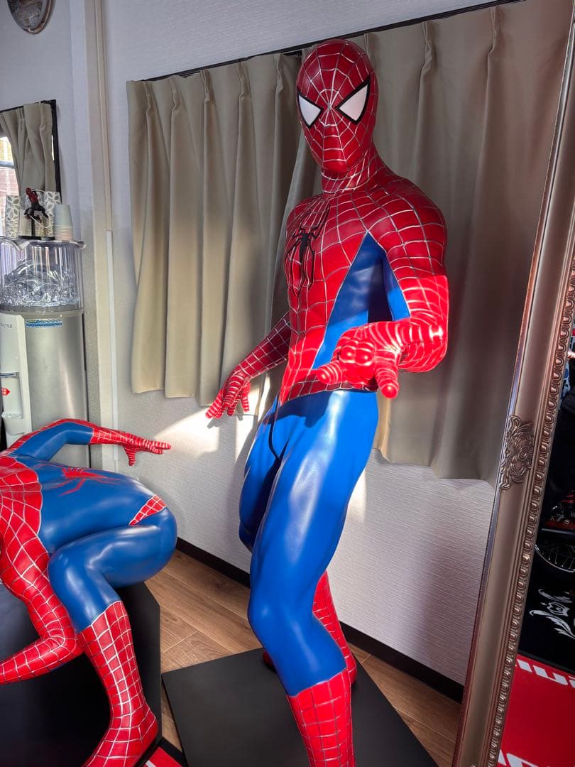 スパイダーマン 等身大フィギュア