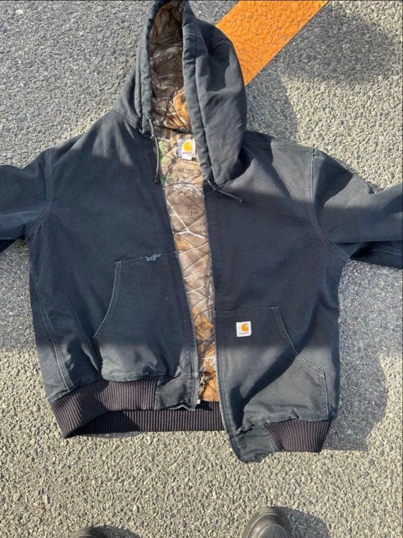 Carhartt ブラックフードジャケット　ダックジャケット