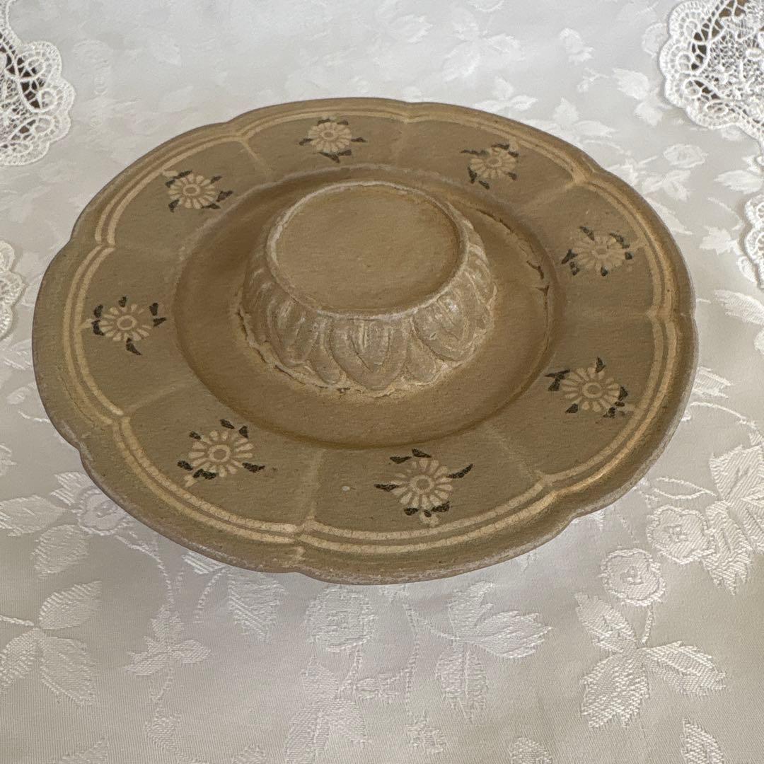 高麗 青磁象嵌陽刻菊花文輪花形　高麗青磁盃台　盞托　骨董品