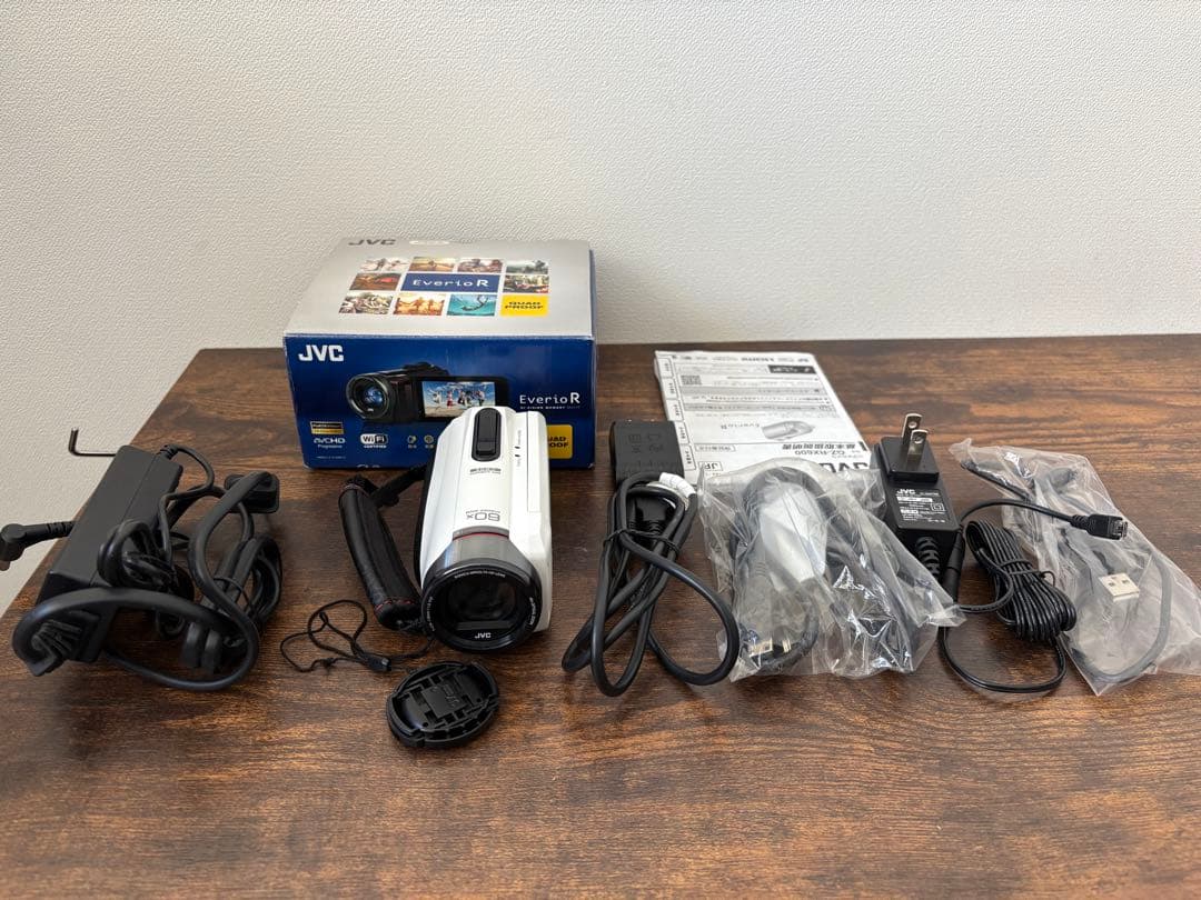 ビデオカメラ　JVC FULL HD GZ-RX600-W