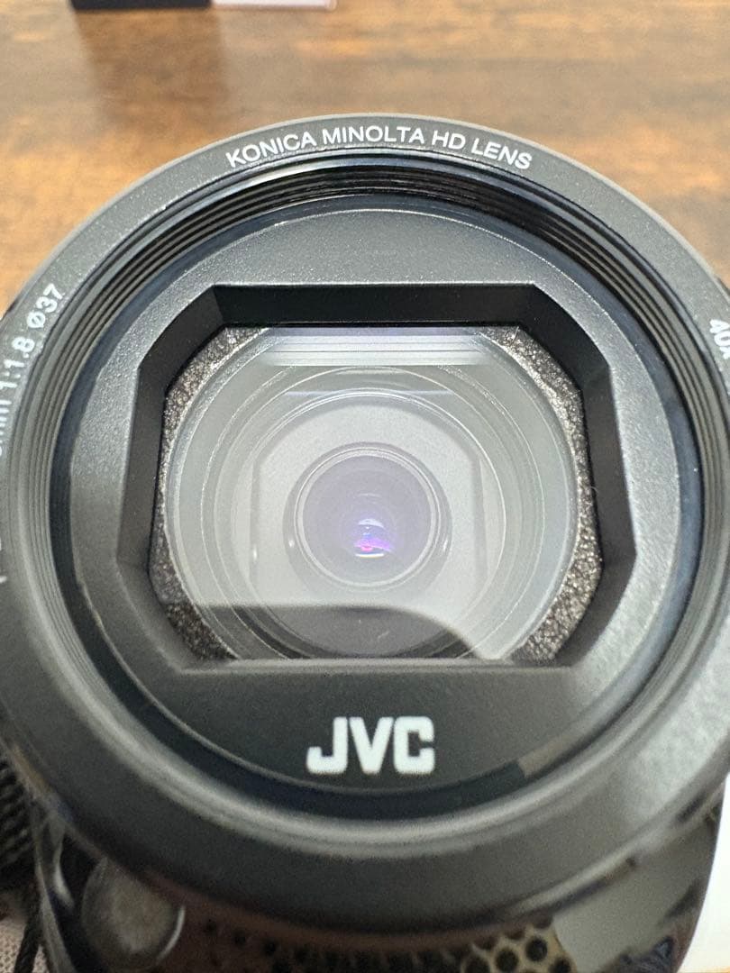 ビデオカメラ　JVC FULL HD GZ-RX600-W