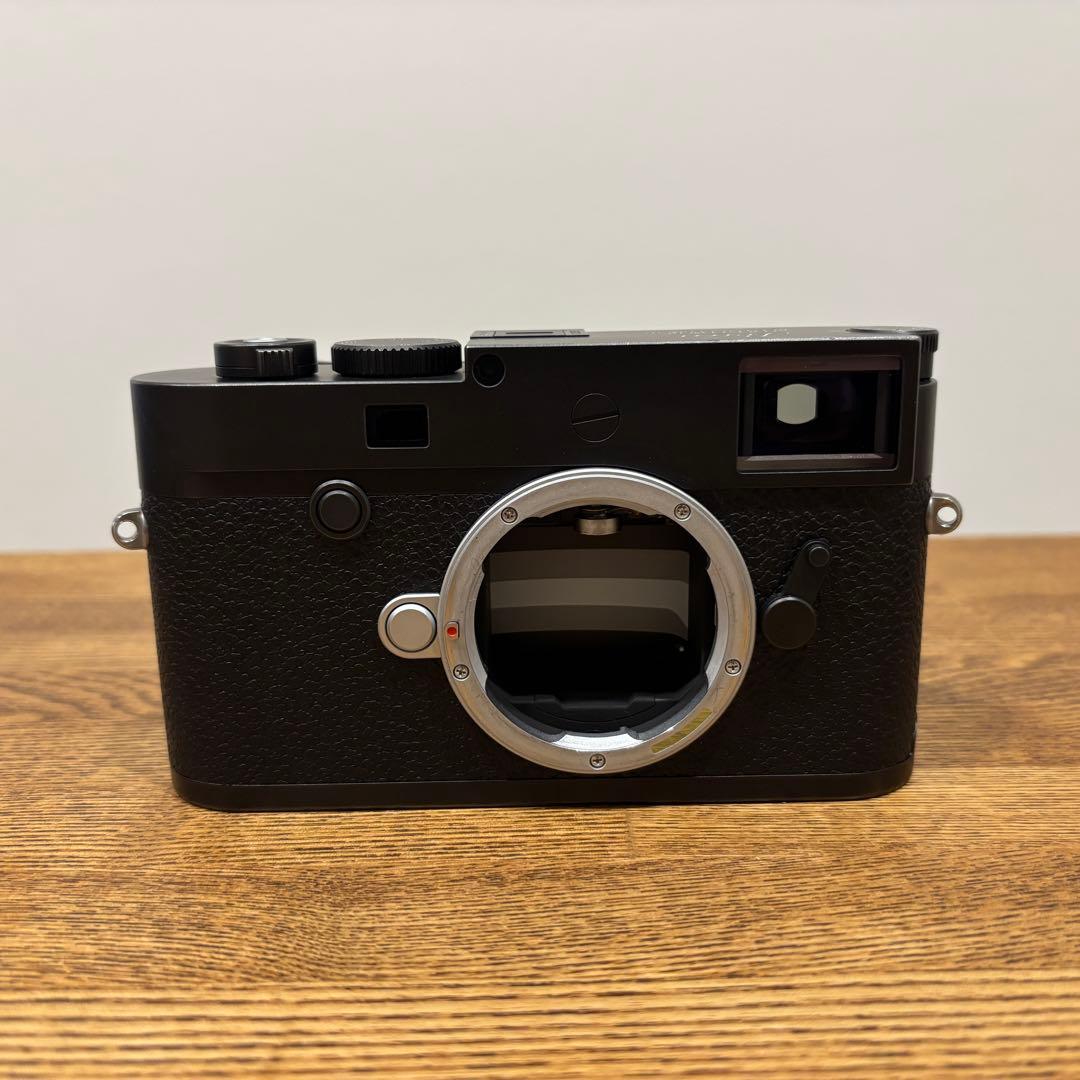 M10-P ボディ + 純正サムレスト 予備バッテリー付属