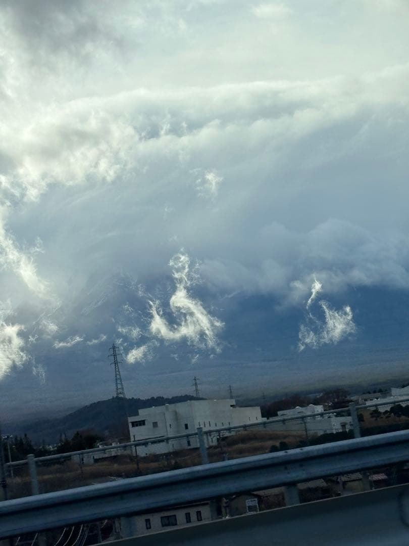 山梨セット出したいかなと 山梨県新屋山神社　日本一金運