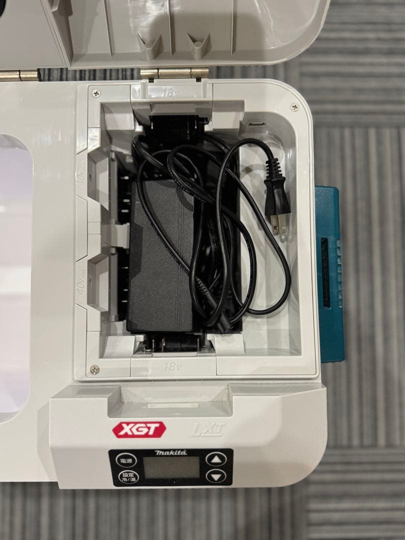 マキタ充電式保冷温庫CW001G