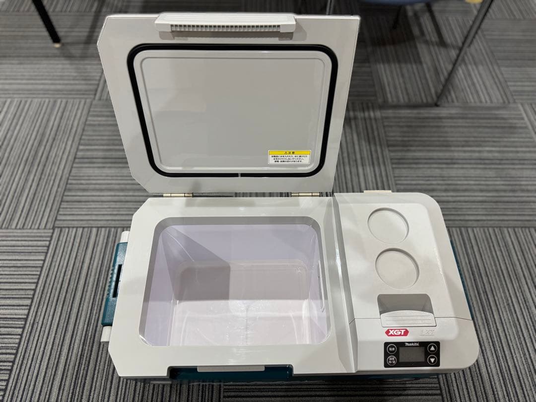 マキタ充電式保冷温庫CW001G