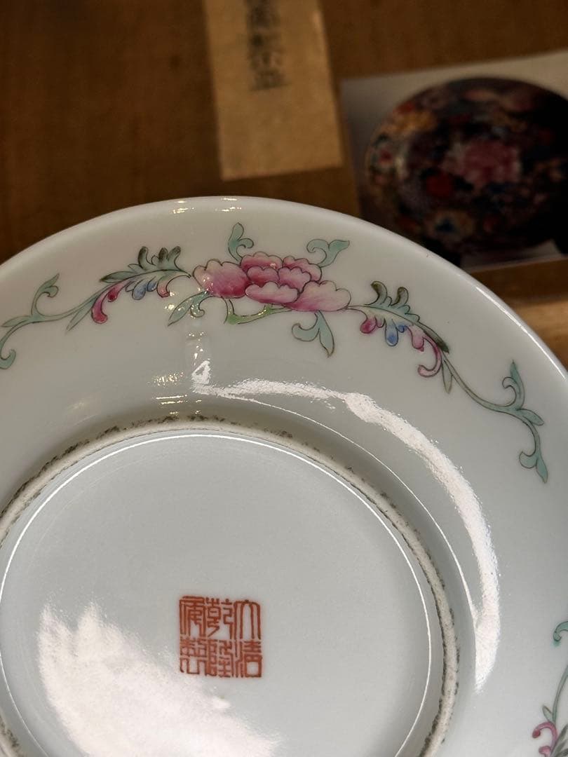 希少品 中国大清乾隆年製 百花不落地小皿 金彩満彩絵 盘口金彩 有銘 共箱共布
