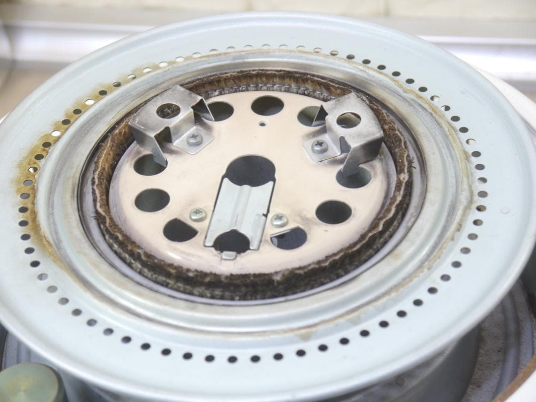 お値引中❤送料無料　2013年　コロナ　ホワイト　石油ストーブ 安全ガード付き