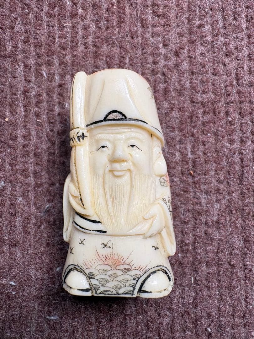 【中国伝統工芸】骨調刻 根付け 仙人像 彫刻 約5cm あたたかみのある表情