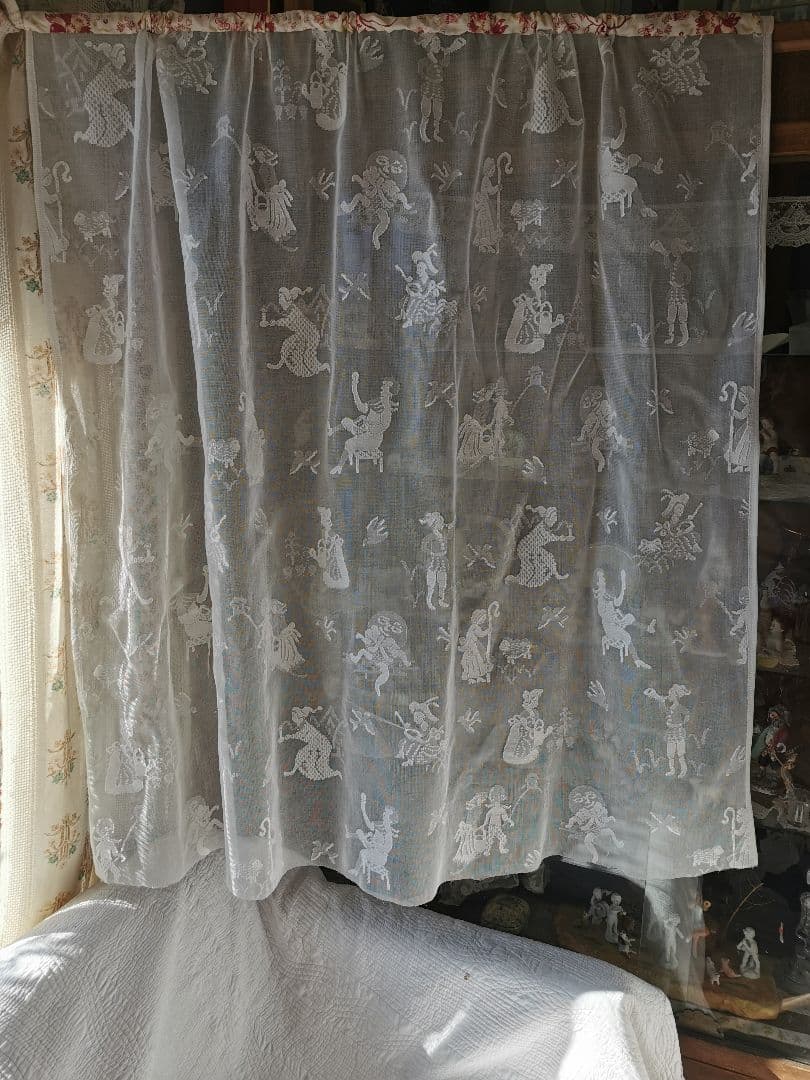 アンティーク お伽話 童話マドラスレースカーテンパネル ナーサリーライム 花更紗