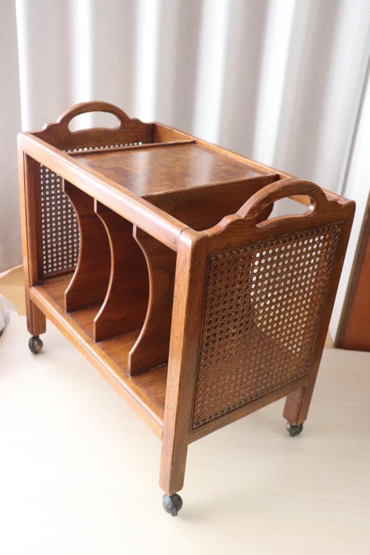 木製　マガジンラック サイドテーブル　キャスター付き