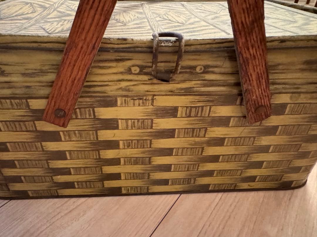 ティンバスケット　ティン缶　ピクニックバスケット　ツールボックス　アンティーク