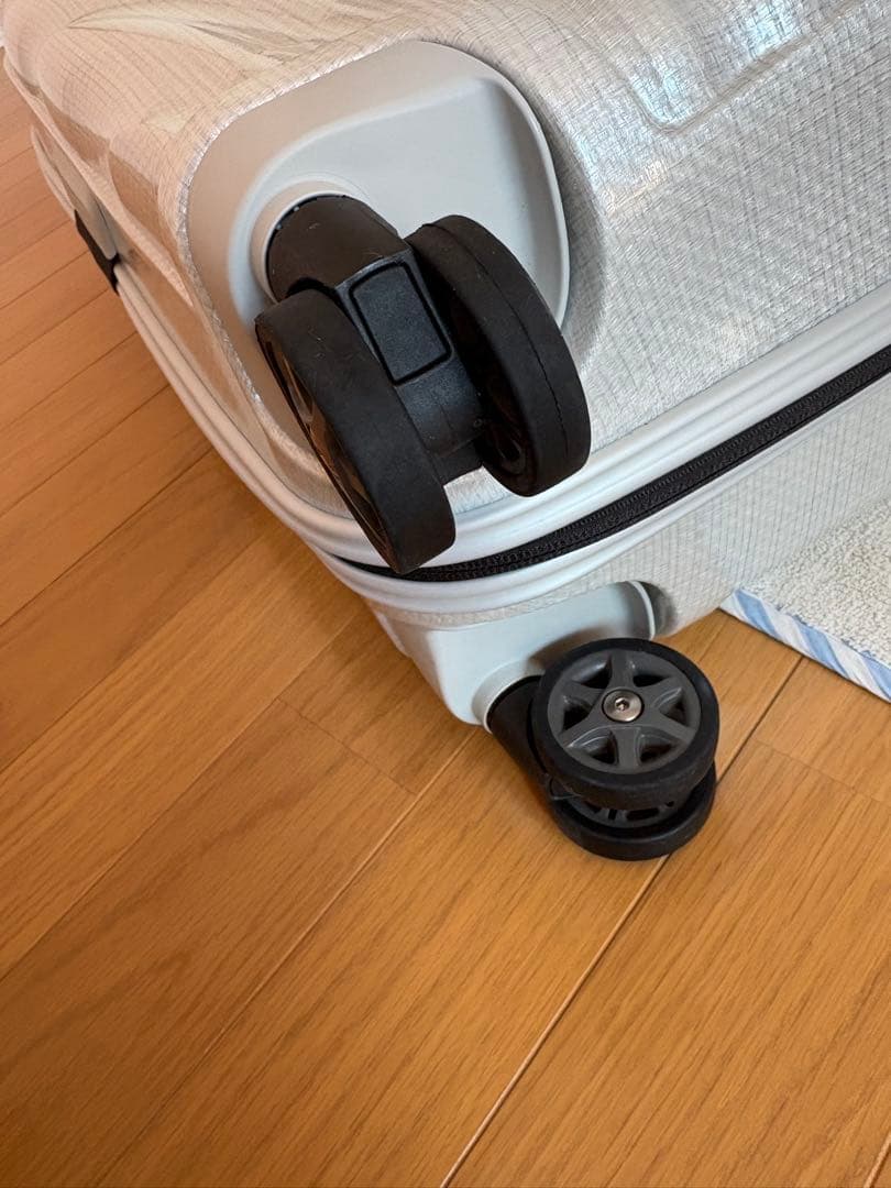 サムソナイト シーライト スピナー 55 美品　ホワイト