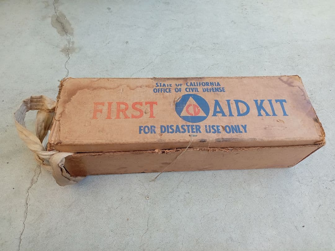 カリフォルニア州　救急キット　1940年代　第二次世界大戦　米軍